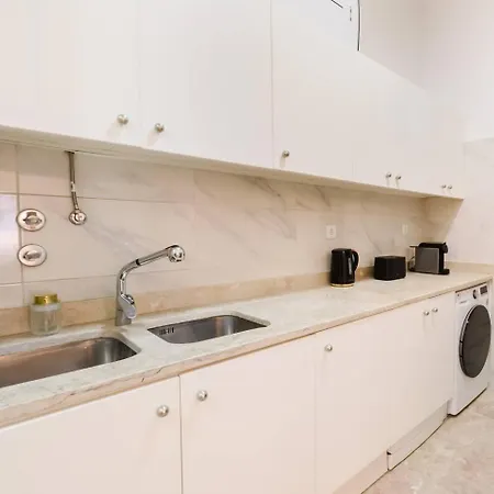 Luxury 5Br Apt Central Lisbon, Castle Views Wac