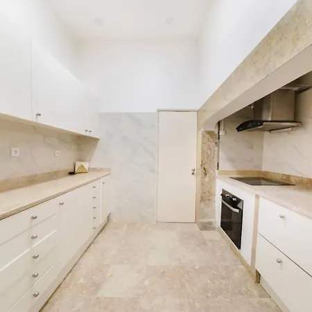 Luxury 5Br Apt Central Lisbon, Castle Views Wac Appartamento *