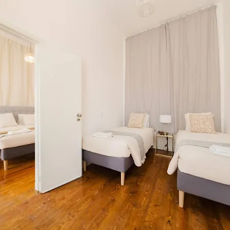 Luxury 5Br Apt Central Lisbon, Castle Views Wac Appartamento