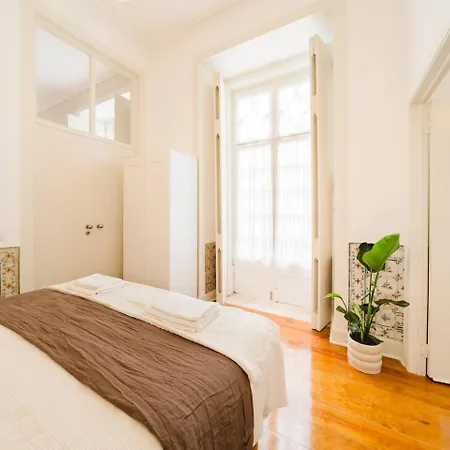 Luxury 5Br Apt Central Lisbon, Castle Views Wac Appartamento *