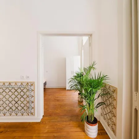 Luxury 5Br Apt Central Lisbon, Castle Views Wac Appartamento