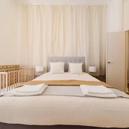 Luxury 5Br Apt Central Lisbon, Castle Views Wac