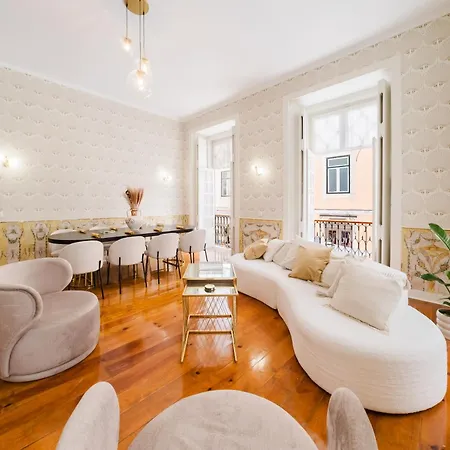 Luxury 5Br Apt Central Lisbon, Castle Views Wac Appartamento