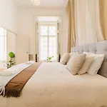 Luxury 5br Castle Views In Heartoflisbon 아파트