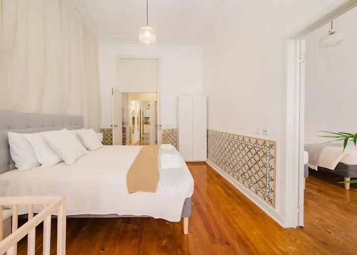 Luxury 5br Castle Views In Heartoflisbon Lisboa